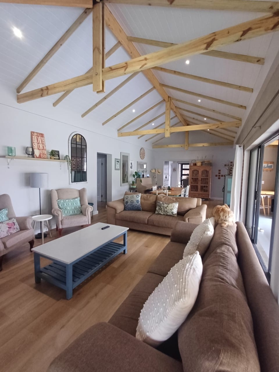 To Let 4 Bedroom Property for Rent in The Hill Western Cape